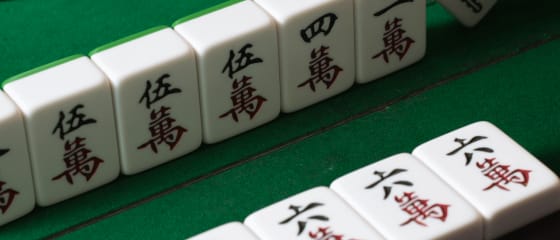 Mille poolest Hiina Mahjong erineb Jaapani Mahjongist