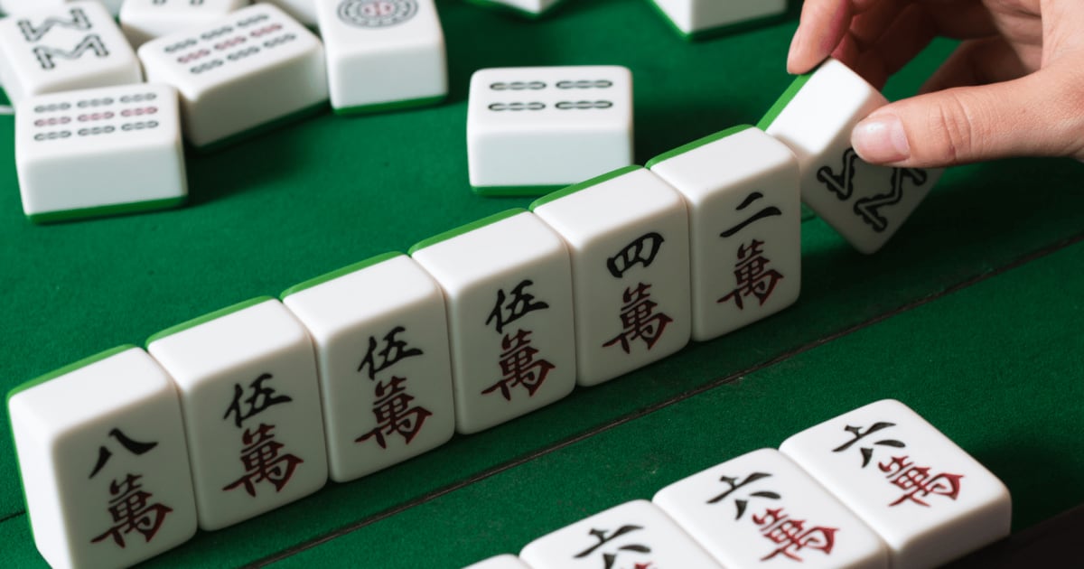 Mille poolest Hiina Mahjong erineb Jaapani Mahjongist